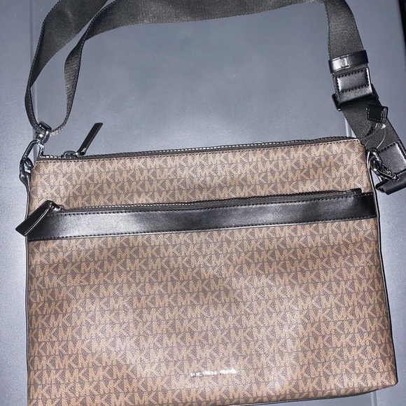 MK Messenger bag - Picture 1 of 3